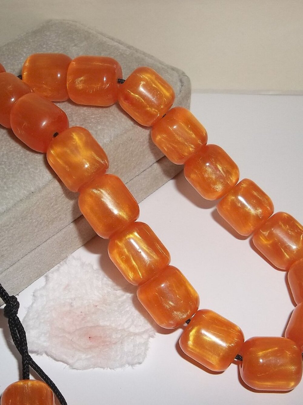 Vintage 1940/50's Lucite Butterscotch bead Prayer Bead Necklace - Picture 4 of 5